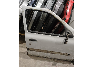 Clio 2 sağ ön kapı ufak hasarli